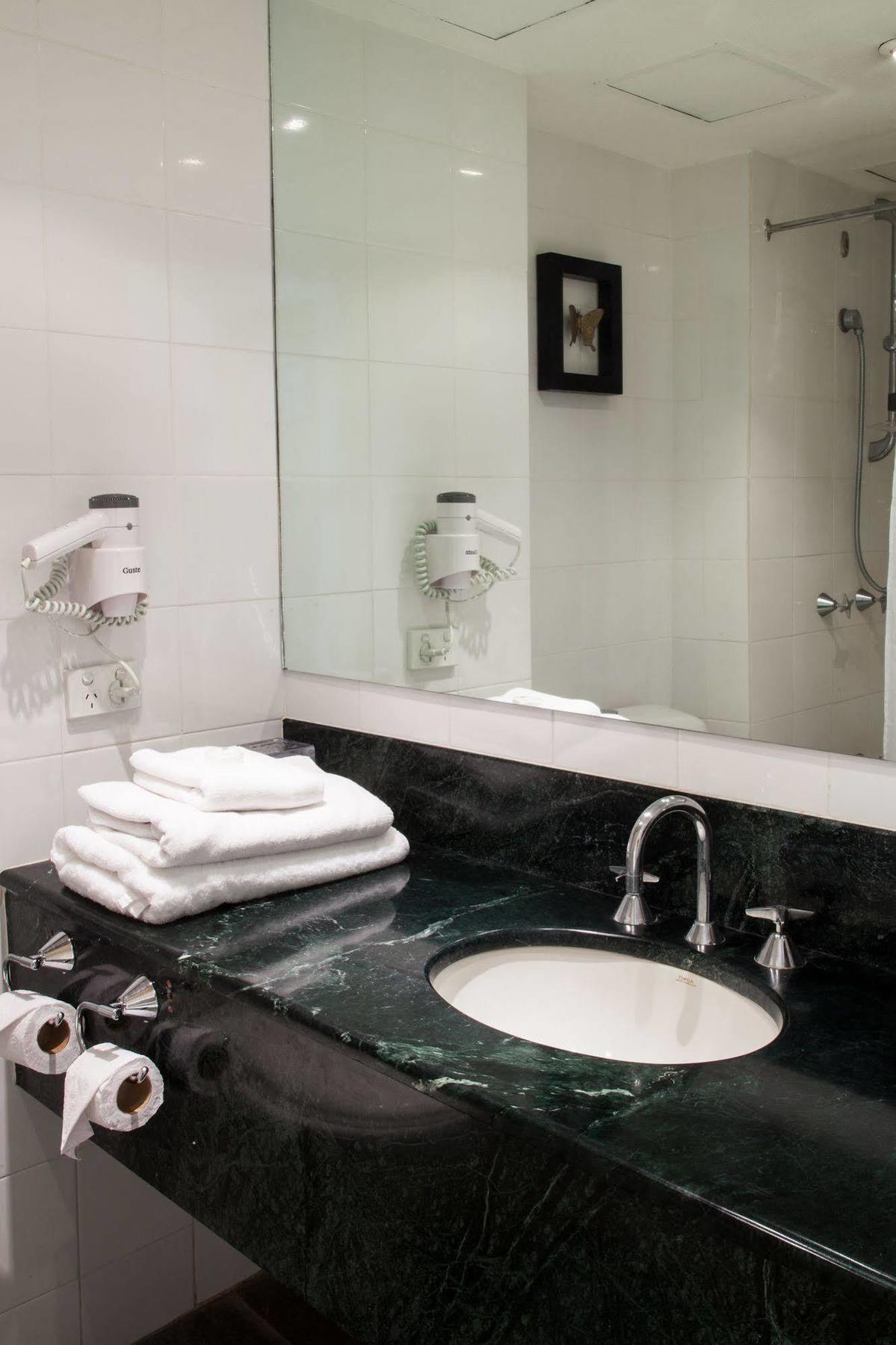 Gateway Hotel Порт-Морсби Экстерьер фото